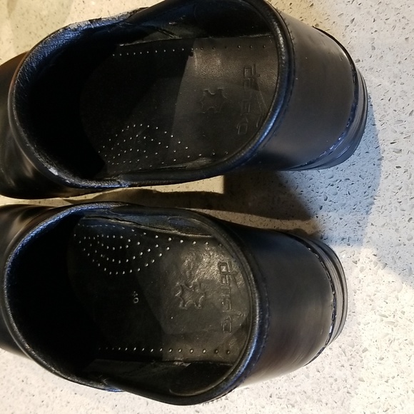 Dansko Black clogs leather sz Eur 40 aka  US 9 - Picture 2 of 4